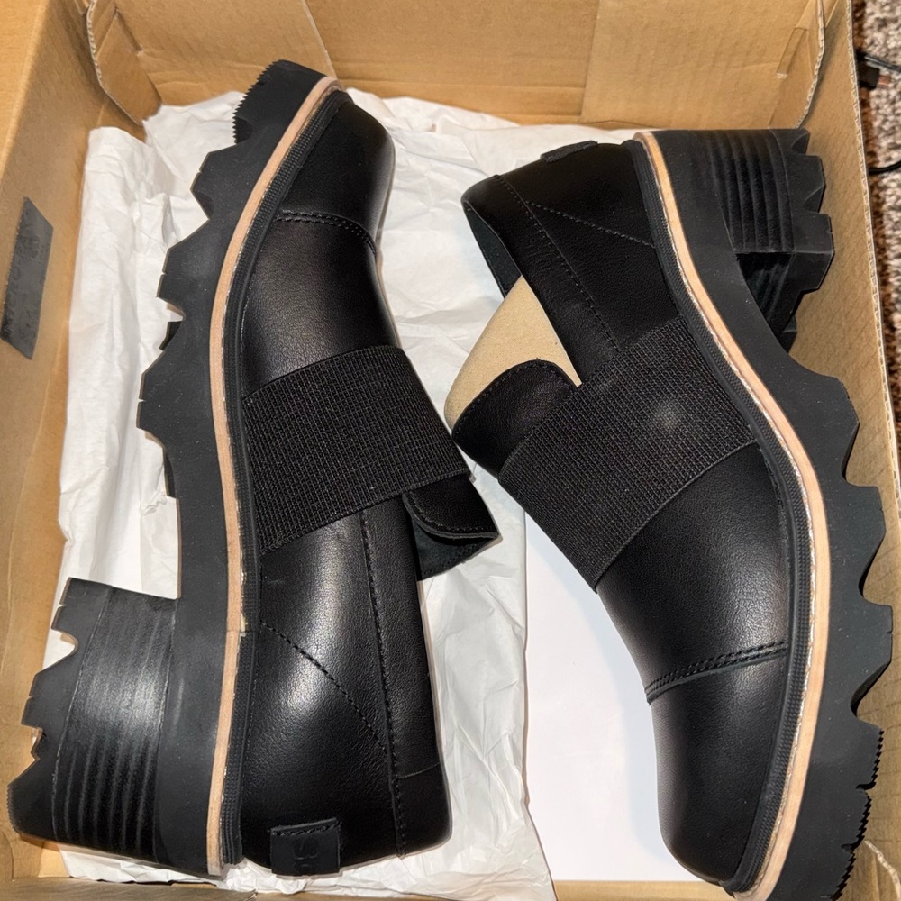 New in box Sorel Joan Now Slip On Loafer heels size 9